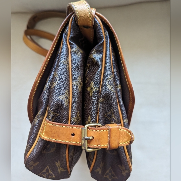 Louis Vuitton Brown Saumur Monogram 30 Canvas Crossbody Bag - Picture 6 of 12